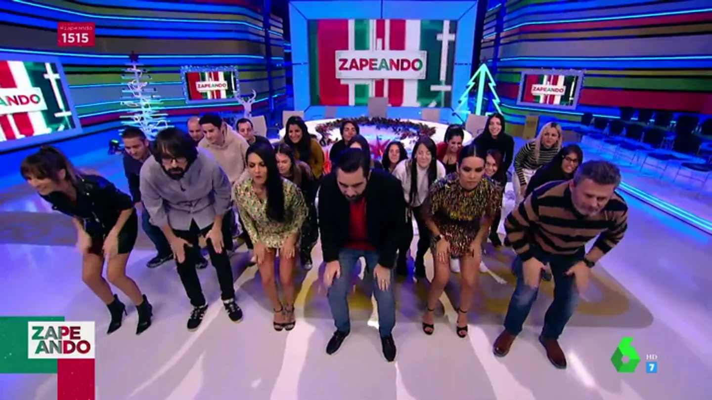 Zapeando consigue simular una tormenta en pleno directo gracias a la ayuda del público: "Nos da para un chubasco" Zapeando consigue simular una tormenta en pleno directo gracias a la ayuda del público: "Nos da para un chubasco"