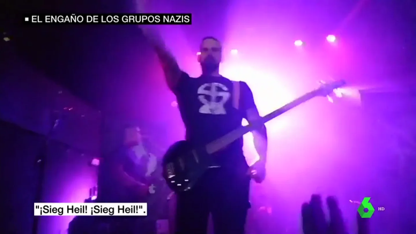 Imagénes del concierto neonazi en la sala Caracol: los saludos hitlerianos y las camisetas con esvásticas que se vieron Imagénes del concierto neonazi en la sala Caracol: los saludos hitlerianos y las camisetas con esvásticas que se vieron