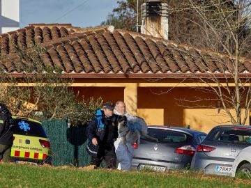 Los Mossos d'Esquadra investigan la muerte violenta de dos niñas, de 5 y 6 años de edad, en su domicilio de Vilobí d'Onyar Los Mossos d'Esquadra investigan la muerte violenta de dos niñas, de 5 y 6 años de edad, en su domicilio de Vilobí d'Onyar