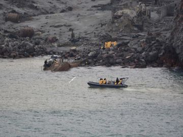 Imagen de la isla deshabitada Whakaari, Nueva Zelanda. Imagen de la isla deshabitada Whakaari, Nueva Zelanda.