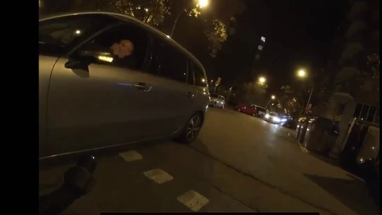 Un conductor se 'enfrenta' a un ciclista en Barcelona Un conductor se 'enfrenta' a un ciclista en Barcelona