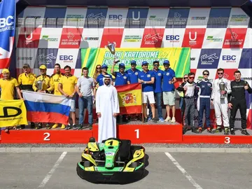 Fernando Alonso, podio en las 24 Horas de Dubai Fernando Alonso, podio en las 24 Horas de Dubai