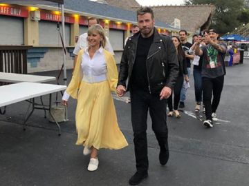 Imagen Olivia Newton-John y John Travolta vestidos de Sandy Olsson y Danny Zuko Imagen Olivia Newton-John y John Travolta vestidos de Sandy Olsson y Danny Zuko