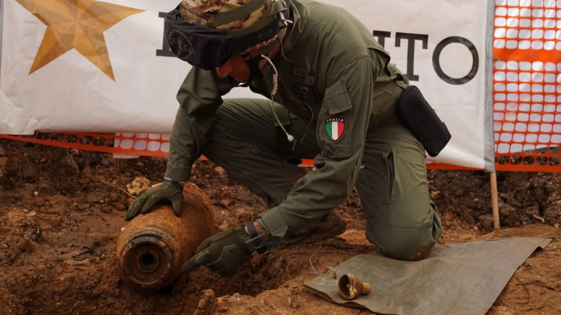 Imagen del momento de la desactivación de la bomba en Brindisi. 