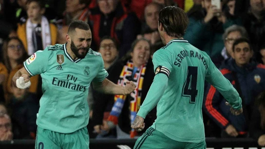 Karim Benzema celebra un gol con Sergio Ramos Karim Benzema celebra un gol con Sergio Ramos
