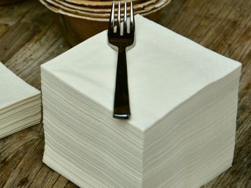 Imagen de archivo de una servilleta de papel. Imagen de archivo de una servilleta de papel.