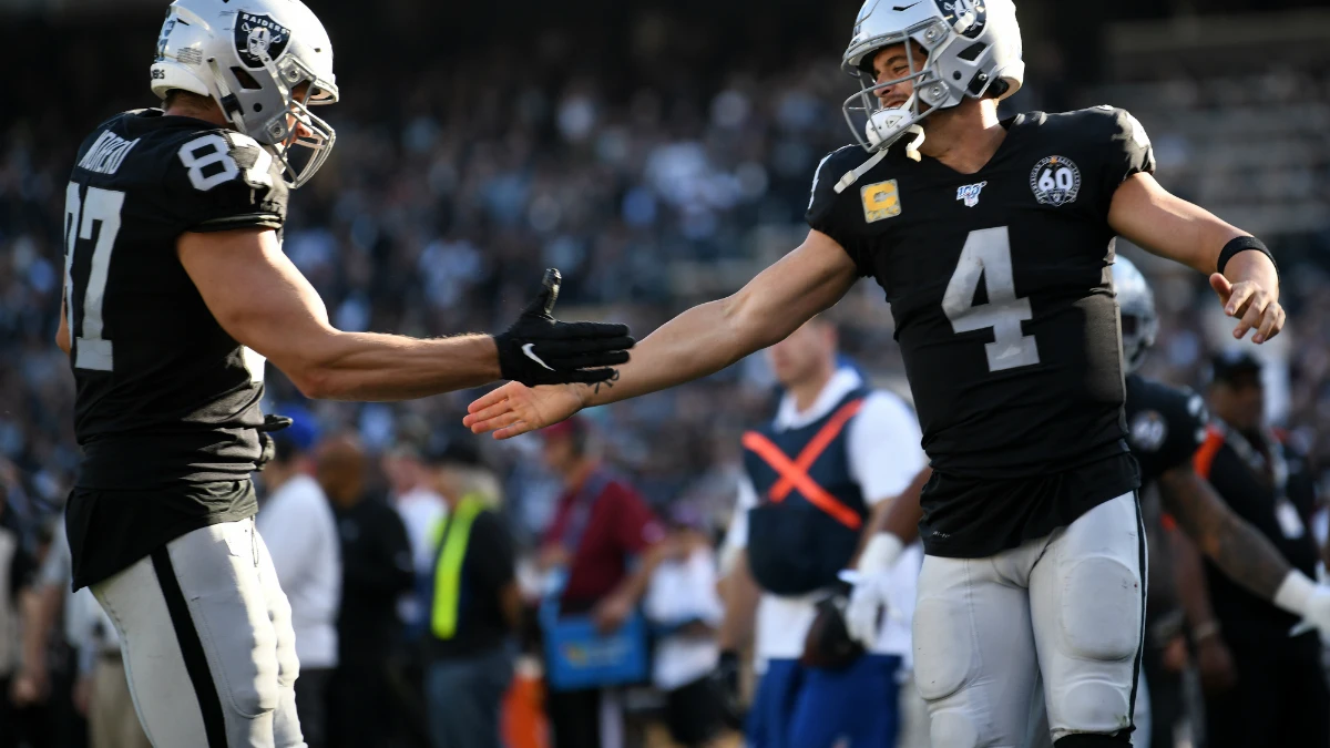 Carr y Moreau, de los Oakland Raiders