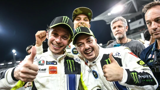 Valentino Rossi celebra un triunfo Valentino Rossi celebra un triunfo