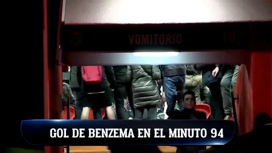 De la euforia al hundimiento: así vivió Mestalla el gol de Benzema en el 94' De la euforia al hundimiento: así vivió Mestalla el gol de Benzema en el 94'
