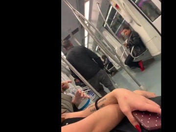 Un hombre insulta a unas jóvenes en el metro Un hombre insulta a unas jóvenes en el metro