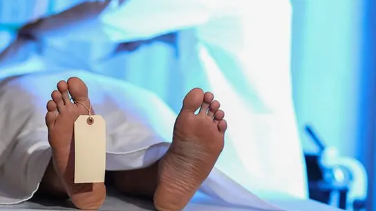 Imagen de archivo de una sala de autopsias Imagen de archivo de una sala de autopsias