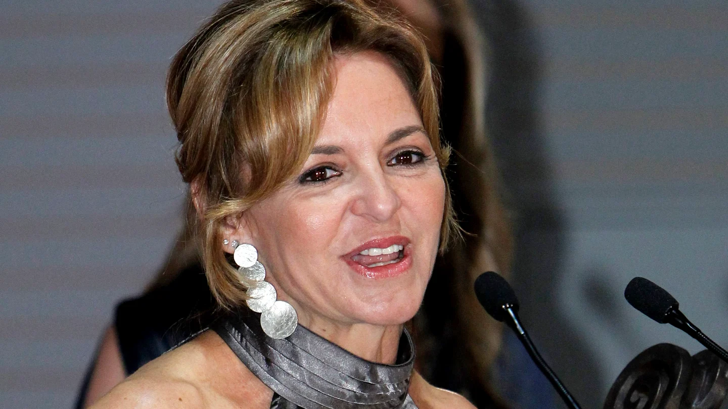 La periodista Almudena Ariza tras recibir un premio. La periodista Almudena Ariza tras recibir un premio.