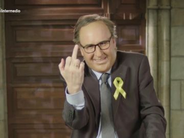 La divertida imitación de Joaquín Reyes a Quim Torra: "Santiago Abascal, me caes fatal" La divertida imitación de Joaquín Reyes a Quim Torra: "Santiago Abascal, me caes fatal"