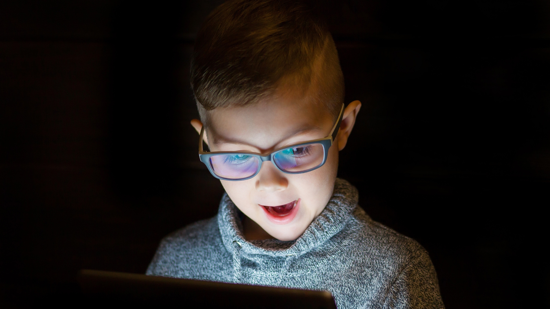 Un estudio alerta de las consecuencias de las pantallas en la vista de los niños.