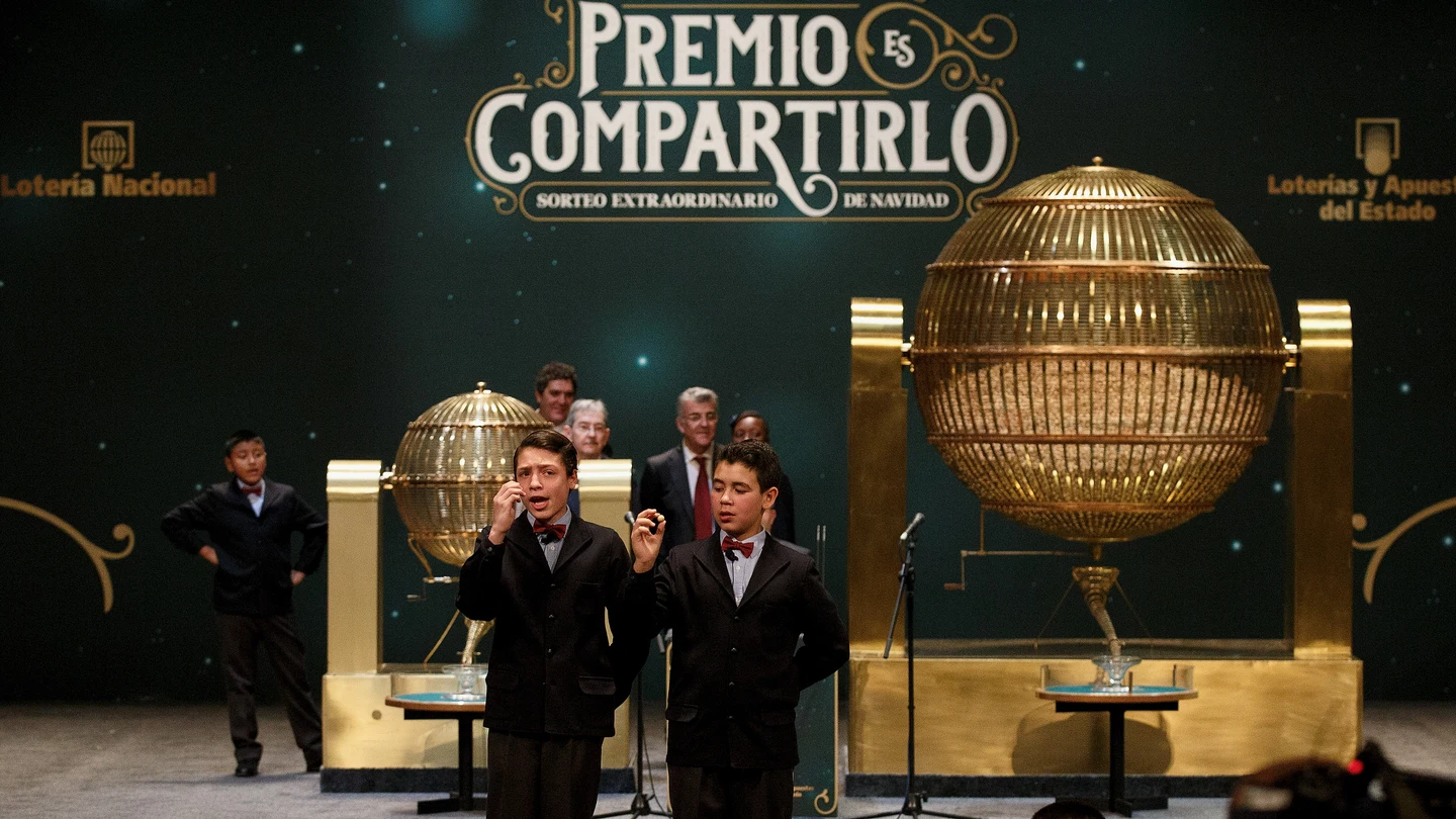 Una imagen de un sorteo de la Lotería de Navidad en el Teatro Real de Madrid Una imagen de un sorteo de la Lotería de Navidad en el Teatro Real de Madrid