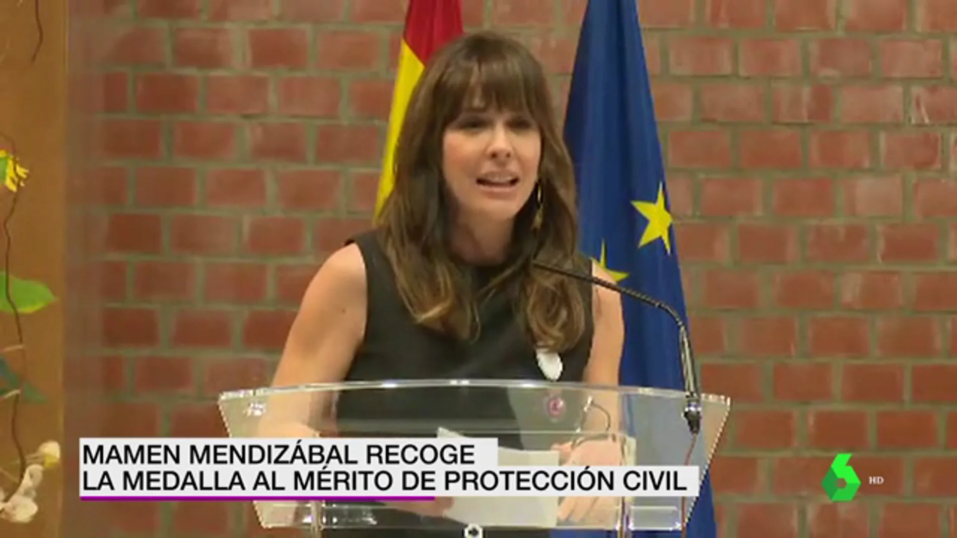 Mamen Mendizábal recoge la Medalla al Mérito de Protección Civil