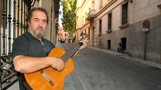 El cantautor, músico y actor Patxi Andión, durante una entrevista El cantautor, músico y actor Patxi Andión, durante una entrevista
