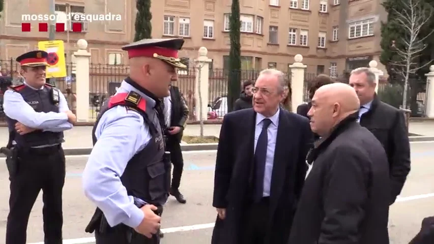 La conversación de Florentino Pérez con varios Mossos d'Esquadra antes del Clásico