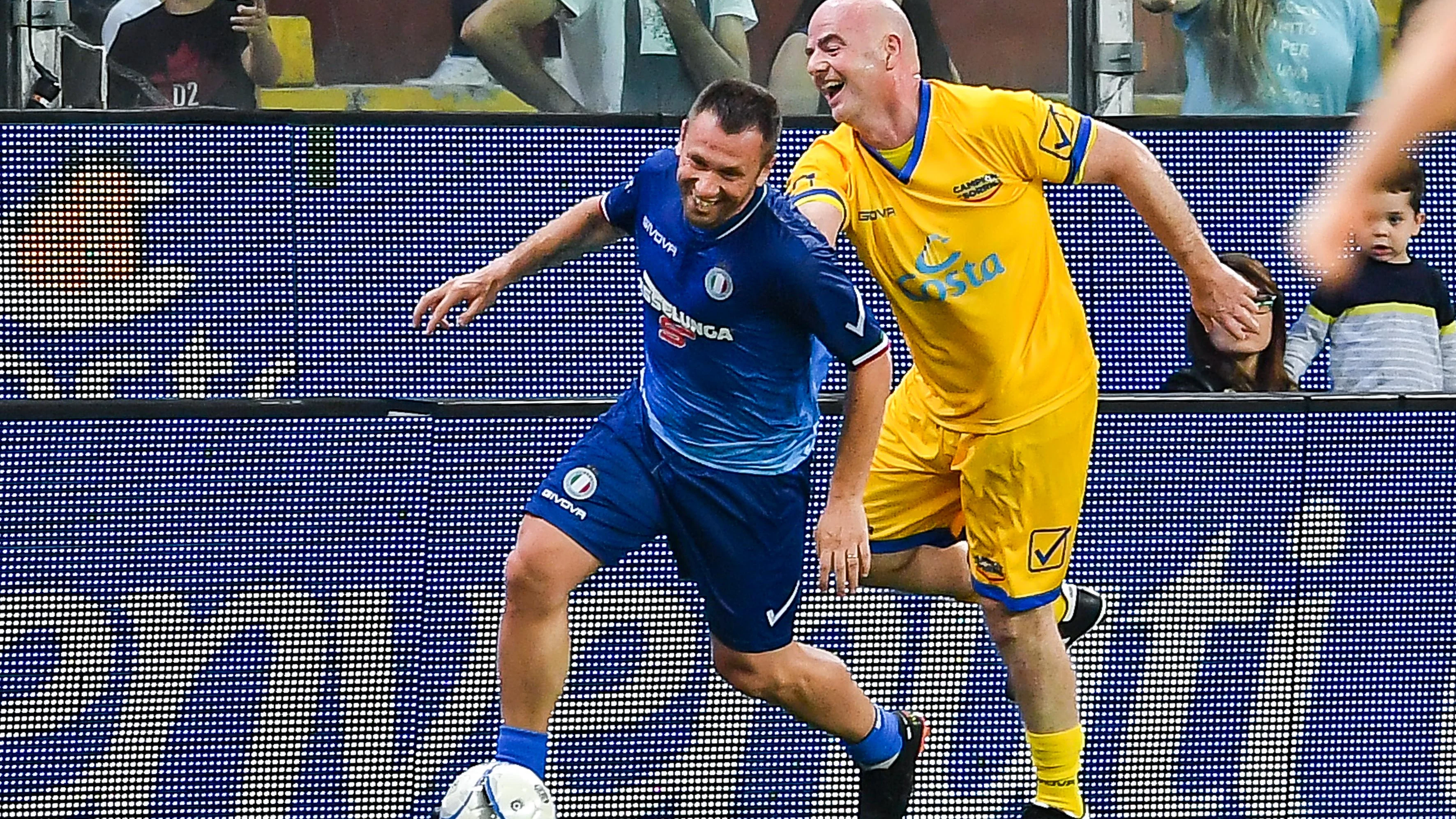 Antonio Cassano, durante un partido benéfico, junto a Gianni Infantino Antonio Cassano, durante un partido benéfico, junto a Gianni Infantino