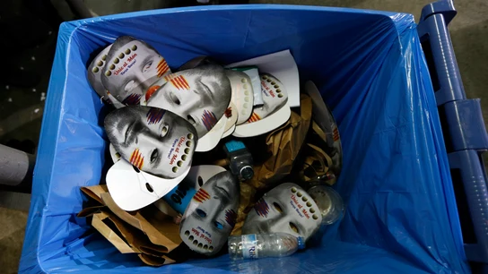 Caretas en un contenedor Caretas en un contenedor