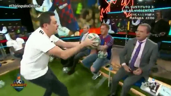 Duro cara a cara entre Tomás Roncero y Cristóbal Soria tras el Clásico: "Esto es una humillación" Duro cara a cara entre Tomás Roncero y Cristóbal Soria tras el Clásico: "Esto es una humillación"