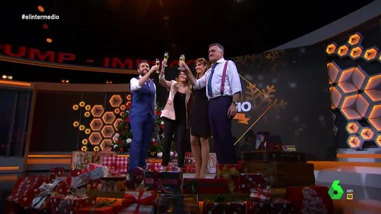 El Intermedio despide el 2019 con un brindis: "Por más alegrías, emociones, y esperemos que ninguna demanda" El Intermedio despide el 2019 con un brindis: "Por más alegrías, emociones, y esperemos que ninguna demanda"