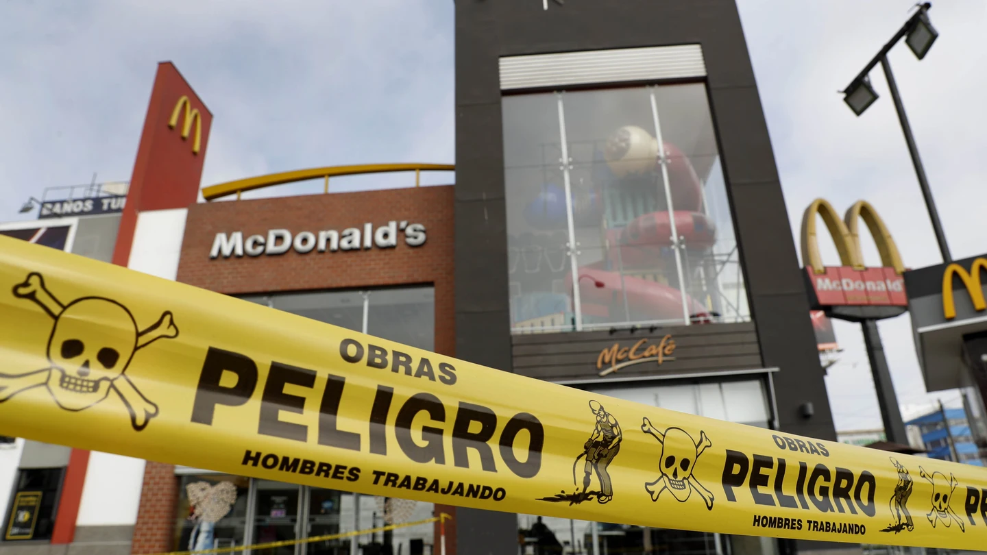 Detalle de un local del McDonald's en Lima Detalle de un local del McDonald's en Lima