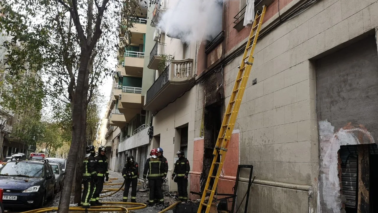 Incendio en un edificio cercano a la Sagrada Familia