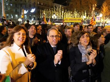 El independentismo se concentra ante la delegación de la UE tras las sentencias El independentismo se concentra ante la delegación de la UE tras las sentencias