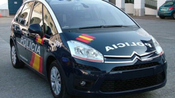 Un hombre ha sido detenido por arrojar a su mujer embarazada desde un coche en marcha en Sevilla. 