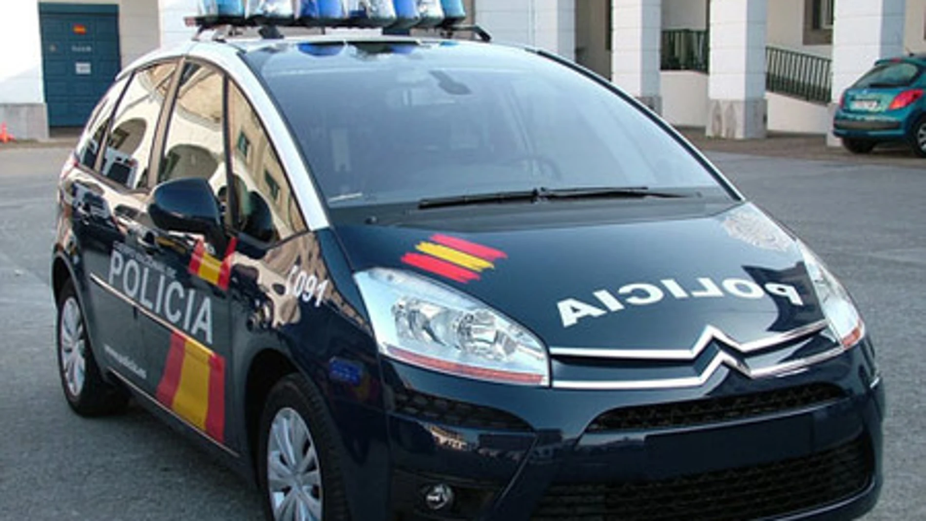 Un hombre ha sido detenido por arrojar a su mujer embarazada desde un coche en marcha en Sevilla. 