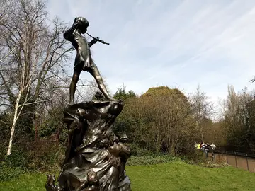 Estatua de Peter Pan en Bruselas Estatua de Peter Pan en Bruselas