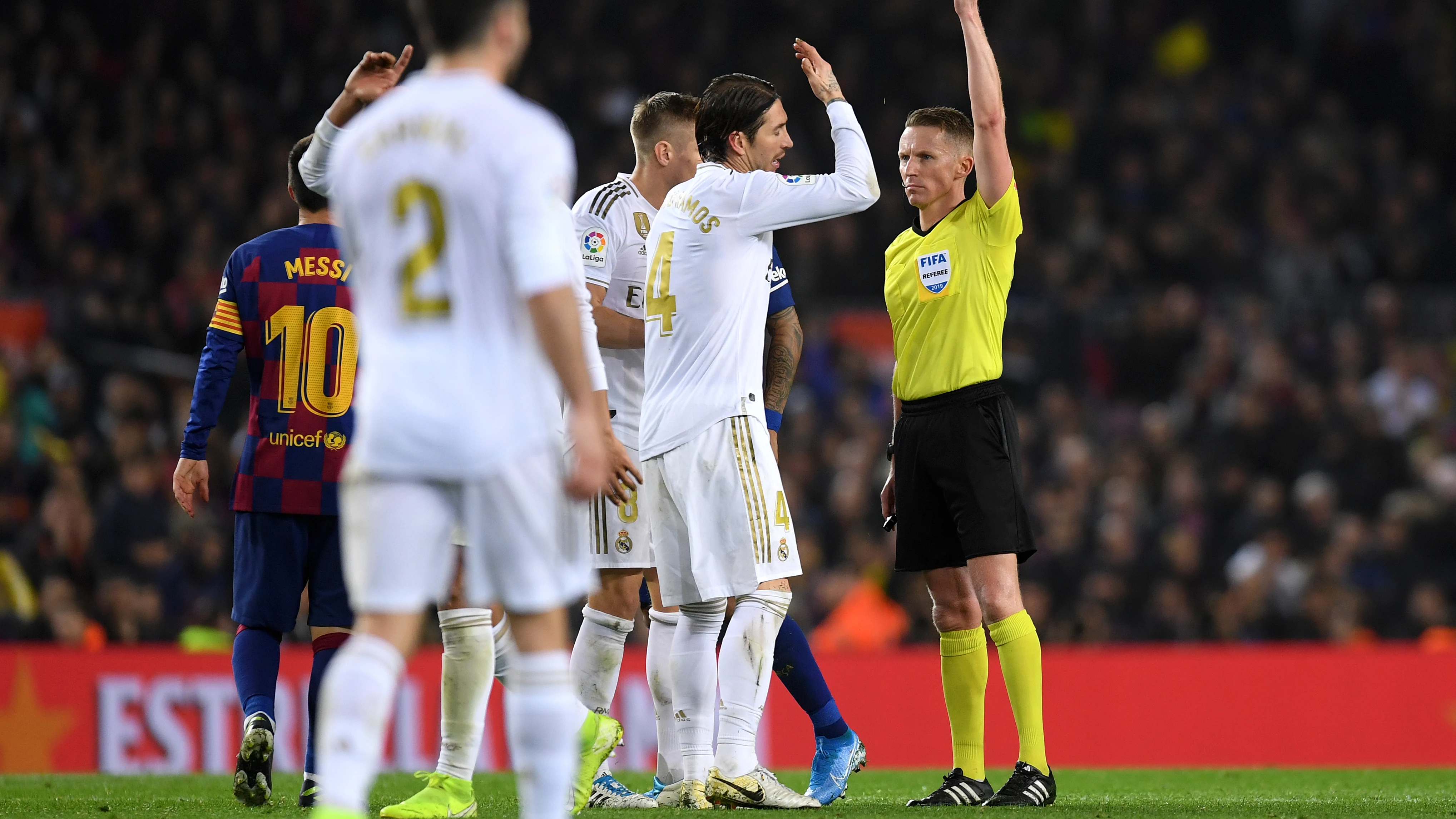 Hernández Hernández amonesta a Sergio Ramos