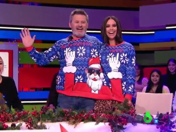 El regalo navideño de Valeria Ros a los zapeadores une más que nunca a Cristina Pedroche y Miki Nadal: "¡Déjame espacio!" El regalo navideño de Valeria Ros a los zapeadores une más que nunca a Cristina Pedroche y Miki Nadal: "¡Déjame espacio!"