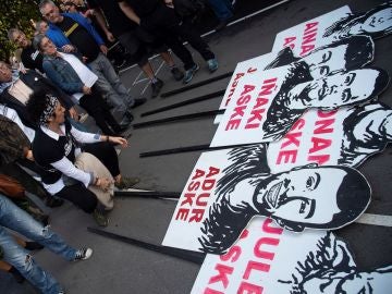 Concentración en protesta por la sentencia del Tribunal Supremo en relación a la agresión a dos guardias civiles y sus parejas en Alsasua en 2016 Concentración en protesta por la sentencia del Tribunal Supremo en relación a la agresión a dos guardias civiles y sus parejas en Alsasua en 2016