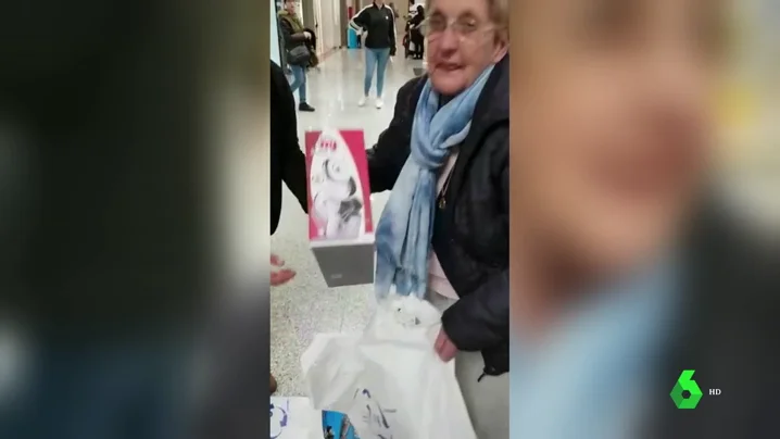 La mujer a la que le robaron la pensión en una farmacia de Cádiz recupera todo el dinero gracias a donaciones