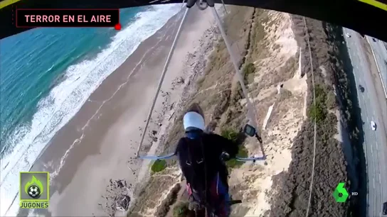 El agónico momento en el que se rompe el arnés de un piloto de ala delta en pleno vuelo El agónico momento en el que se rompe el arnés de un piloto de ala delta en pleno vuelo