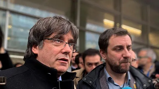 Carles Puigdemont y Toni Comín ante los periodistas, en una imagen de archivo Carles Puigdemont y Toni Comín ante los periodistas