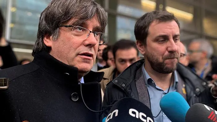 Carles Puigdemont y Toni Comín ante los periodistas