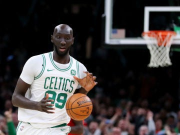 Tacko Fall, con la bola Tacko Fall, con la bola