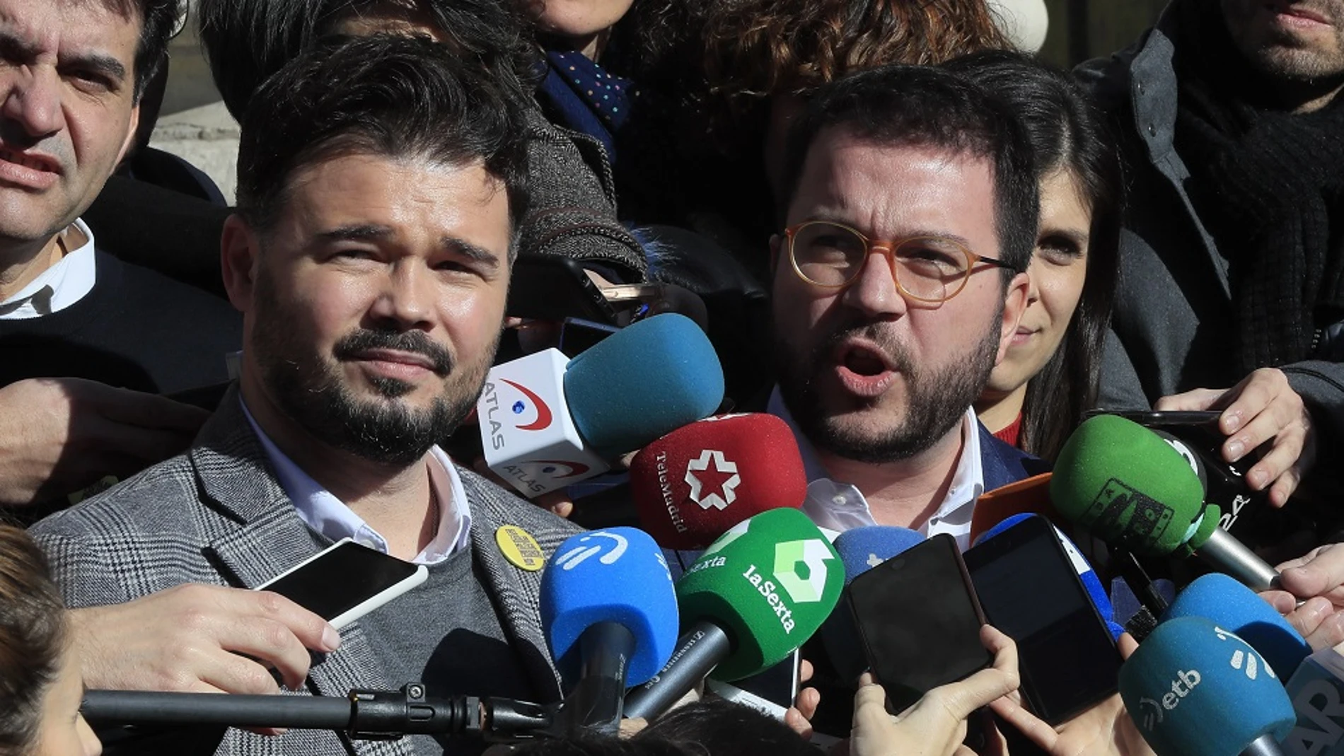 El portavoz parlamentario de ERC, Gabriel Rufián y el vicepresidente de la Generalitat, Pere Aragonès