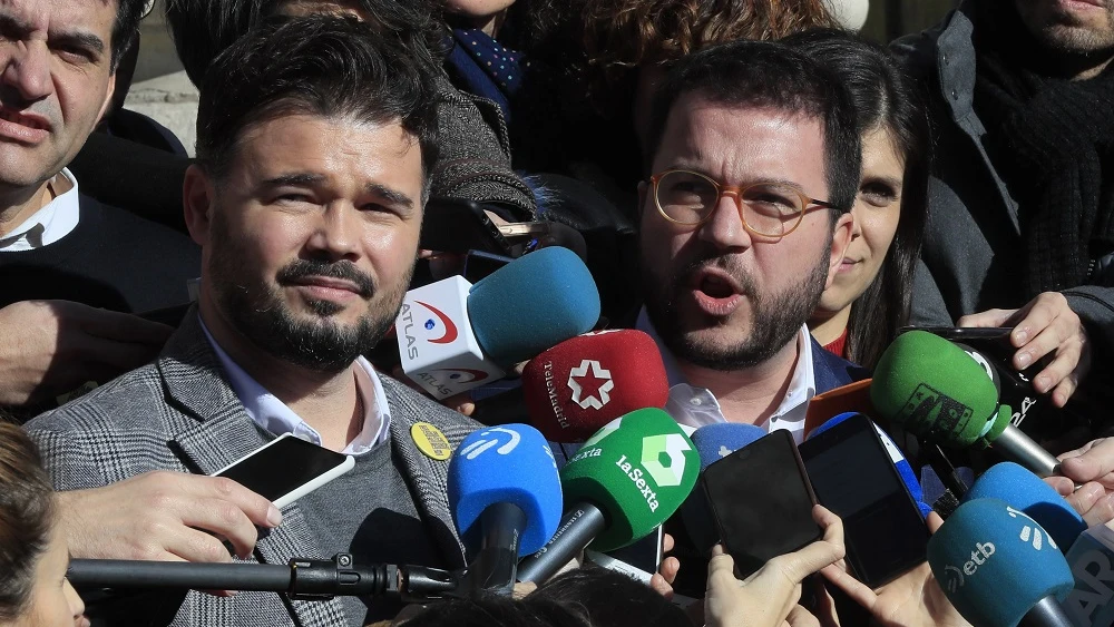 El portavoz parlamentario de ERC, Gabriel Rufián y el vicepresidente de la Generalitat, Pere Aragonès