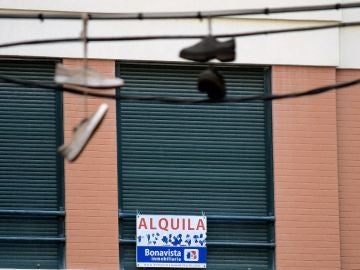 Cartel de una vivienda en alquiler Cartel de una vivienda en alquiler