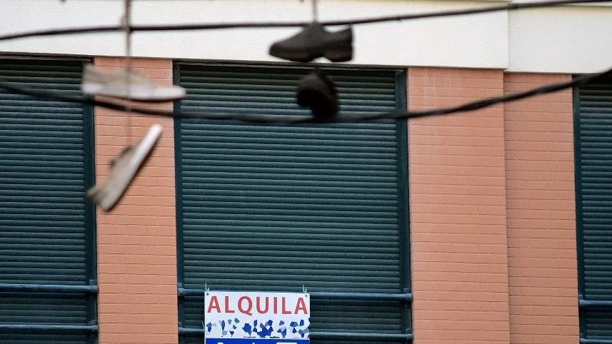 Cartel de una vivienda en alquiler