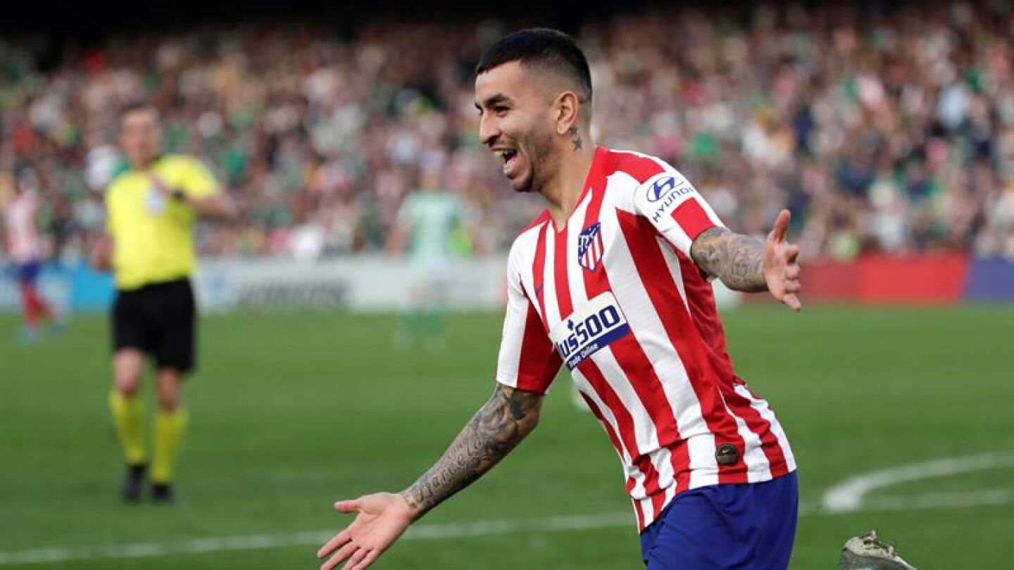 El delantero argentino del Atl&eacute;tico de Madrid, &Aacute;ngel Correa, celebra el gol conseguido ante el Real Betis