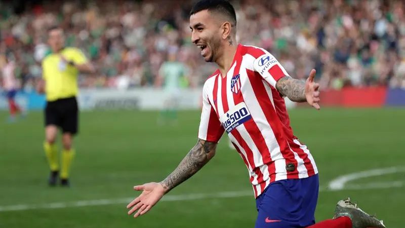  El delantero argentino del Atlético de Madrid, Ángel Correa, celebra el gol conseguido ante el Real Betis