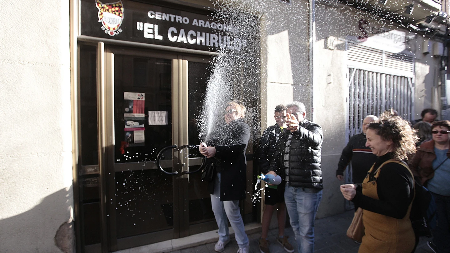 El Centro aragonés Cachirulo de Reus (Tarragona) reparte 320 millones del Gordo El Centro aragonés Cachirulo de Reus (Tarragona) reparte 320 millones del Gordo