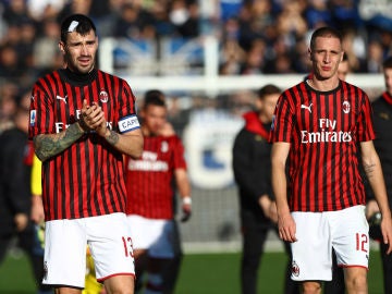 Jugadores del AC Milan, tras la derrota ante el Atalanta Jugadores del AC Milan, tras la derrota ante el Atalanta