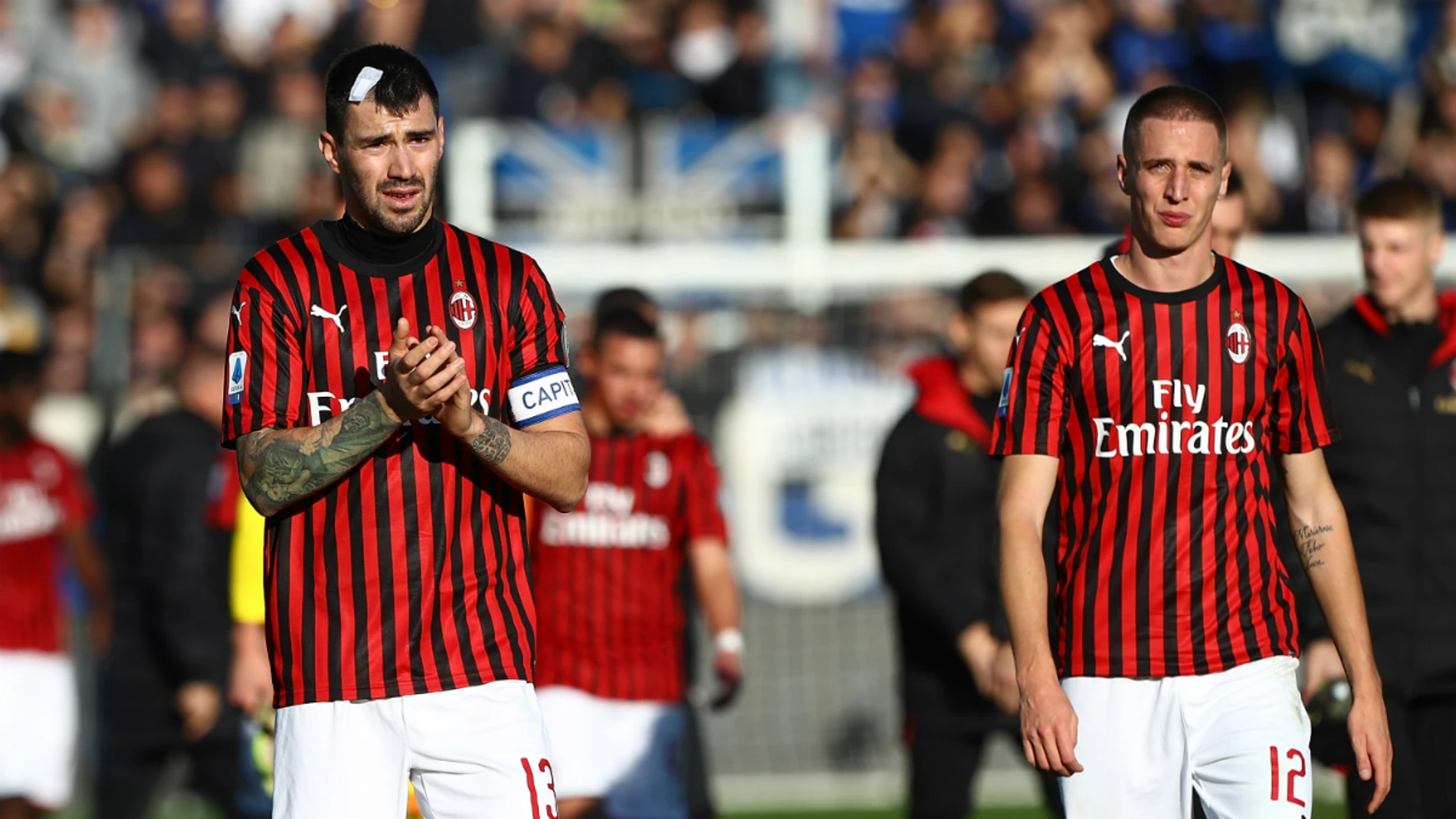Jugadores del AC Milan, tras la derrota ante el Atalanta