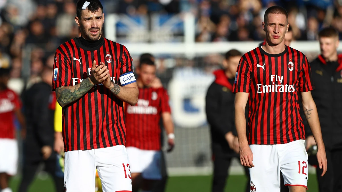 Jugadores del AC Milan, tras la derrota ante el Atalanta